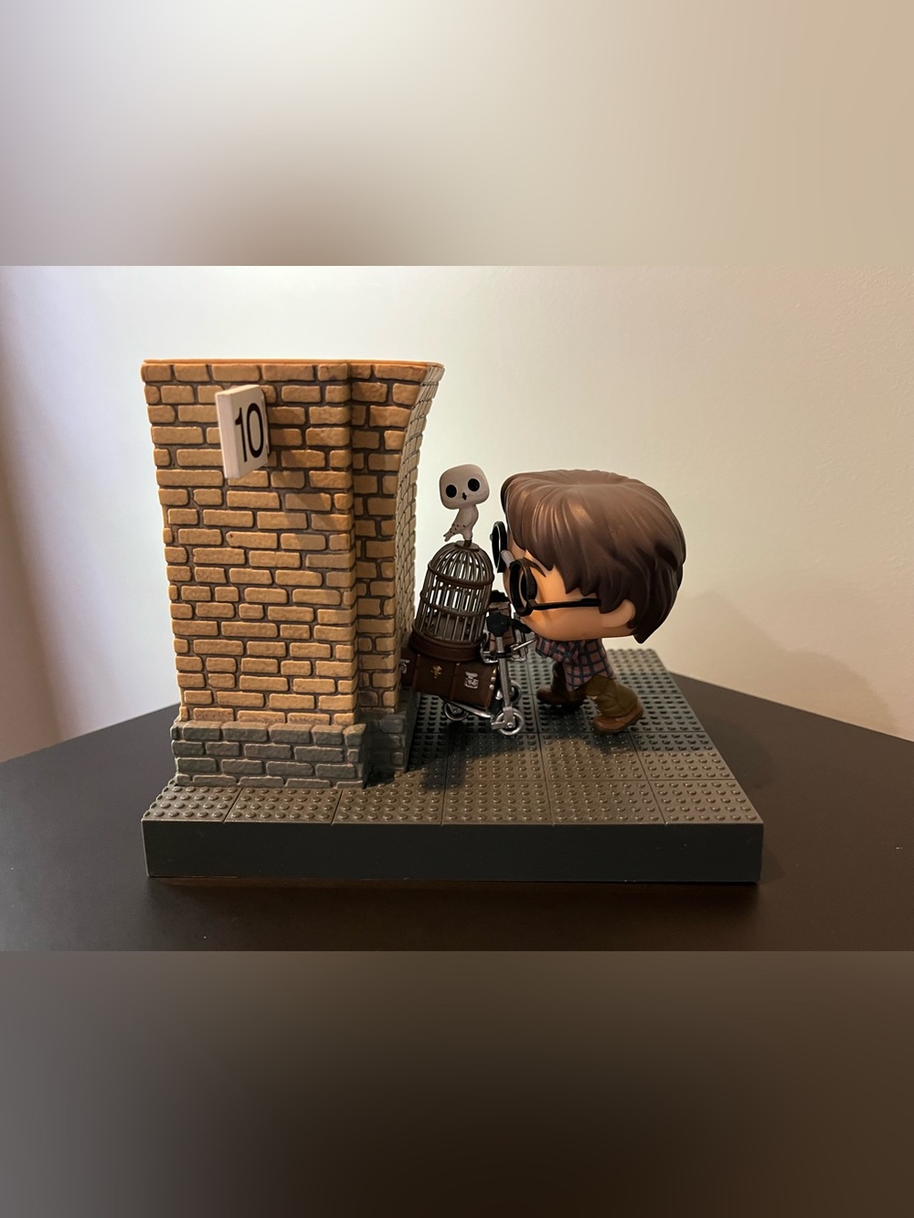 Funko Pop! Harry Potter: Entering Platform 9 3/4 Exclusive Lunch Box #81 Loose